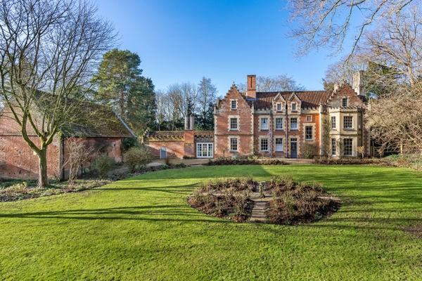 Why cash-rich London buyers are looking to escape to the country